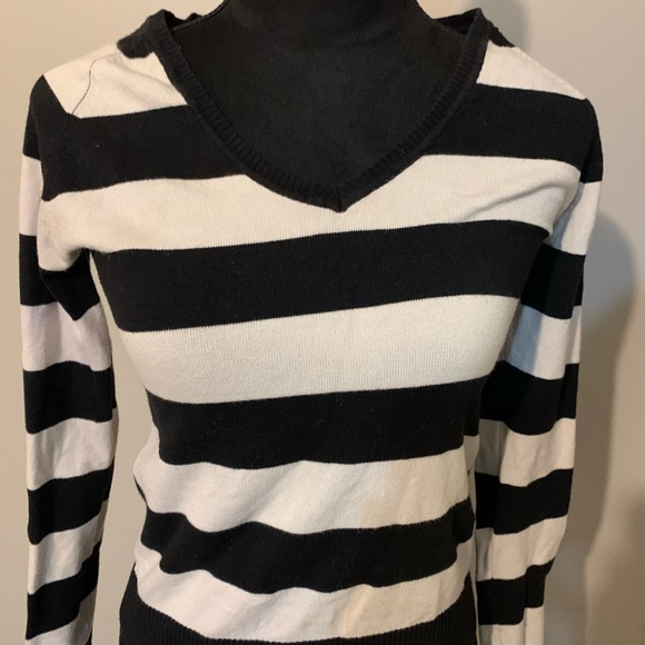 Striped V-Neck Sweater - Black and White

First B - Picture 2 of 2